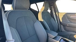 2024 (73) VOLVO XC40 2.0 B3P Ultimate Dark 5dr Auto 4892693