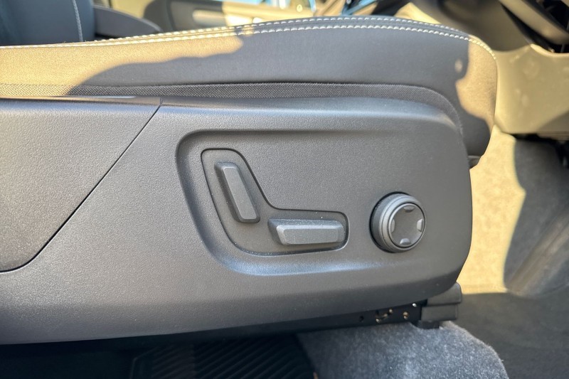 2024 (73) VOLVO XC40 2.0 B3P Ultimate Dark 5dr Auto 4892691