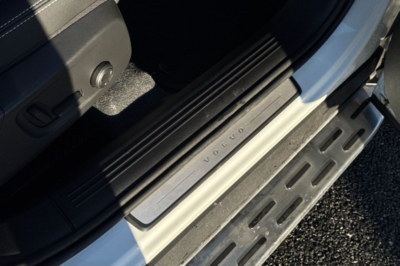 2024 (73) VOLVO XC40 2.0 B3P Ultimate Dark 5dr Auto 4892701