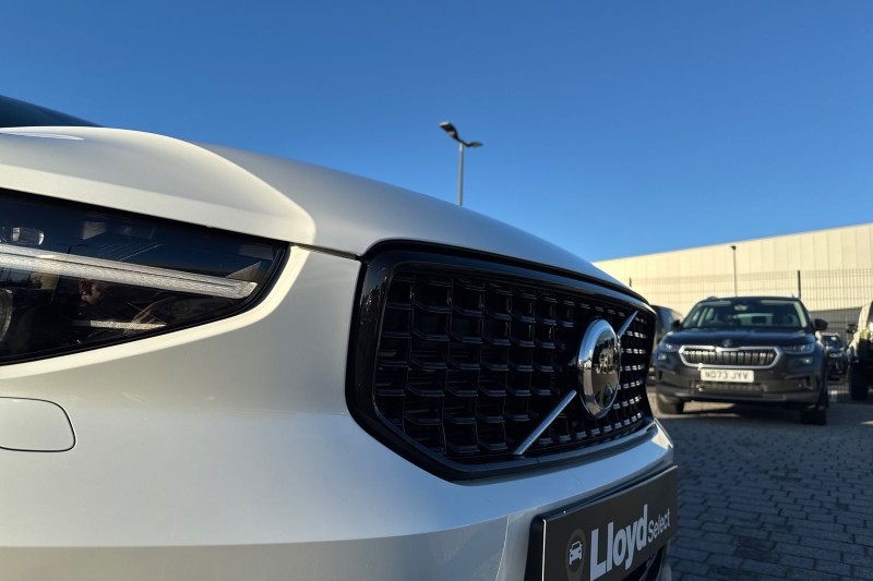2024 (73) VOLVO XC40 2.0 B3P Ultimate Dark 5dr Auto 4892705