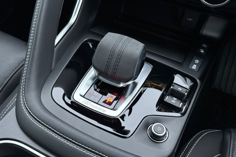 2023 (23) JAGUAR E-PACE 1.5 P300e R-Dynamic S 5dr Auto 4924104