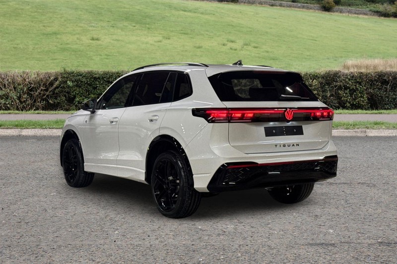  VOLKSWAGEN TIGUAN 2.0 TSI 265 4Motion Black Edition 5dr DSG