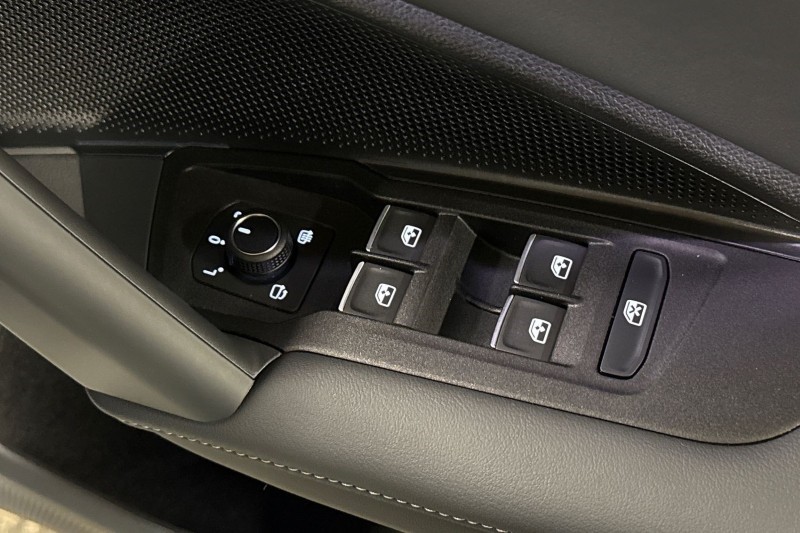  VOLKSWAGEN TIGUAN 2.0 TSI 265 4Motion Black Edition 5dr DSG 4890381