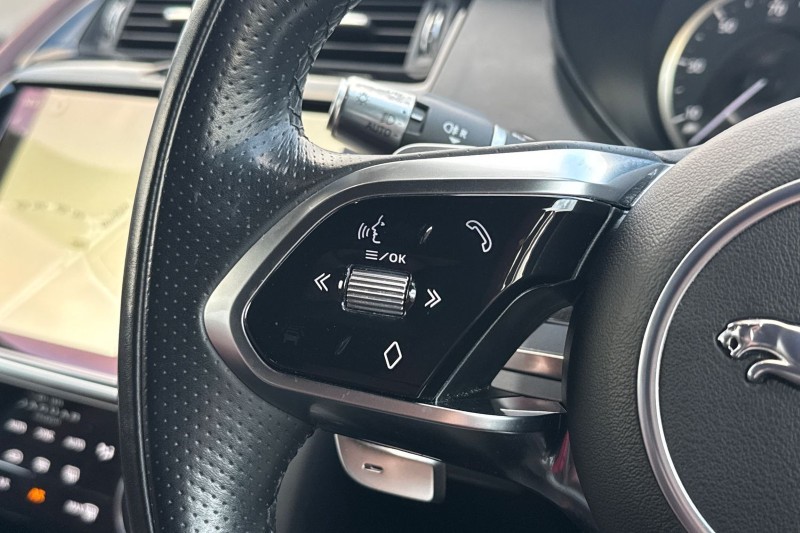 2022 (22) JAGUAR E-PACE 2.0 D200 R-Dynamic Black 5dr Auto 4941408