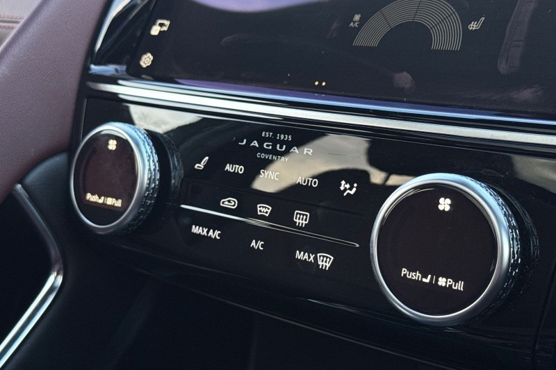 2022 (22) JAGUAR E-PACE 2.0 D200 R-Dynamic Black 5dr Auto 4941431