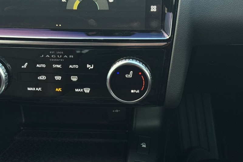 2022 (22) JAGUAR E-PACE 2.0 D200 R-Dynamic Black 5dr Auto 4941413