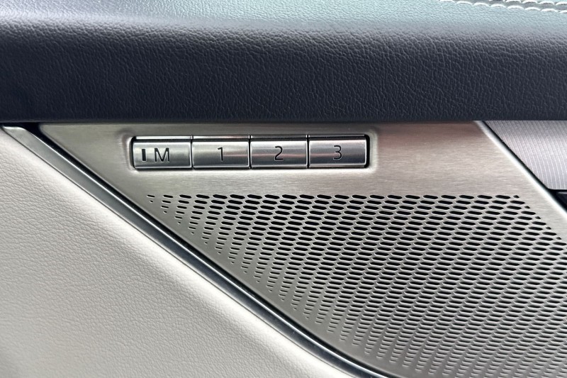 2022 (22) JAGUAR F-PACE 2.0 D200 R-Dynamic SE 5dr Auto AWD 4949713