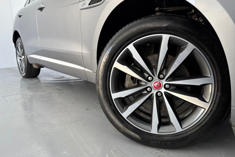 2022 (22) JAGUAR F-PACE 2.0 D200 R-Dynamic SE 5dr Auto AWD 4949705