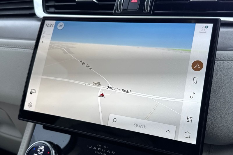 2022 (22) JAGUAR F-PACE 2.0 D200 R-Dynamic SE 5dr Auto AWD 4949677