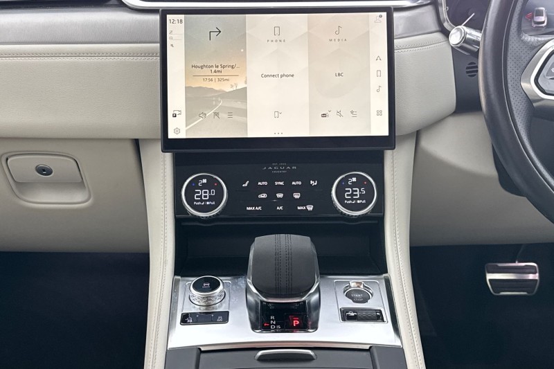 2022 (22) JAGUAR F-PACE 2.0 D200 R-Dynamic SE 5dr Auto AWD 4949680