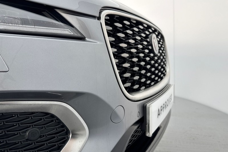 2022 (22) JAGUAR F-PACE 2.0 D200 R-Dynamic SE 5dr Auto AWD 4949704