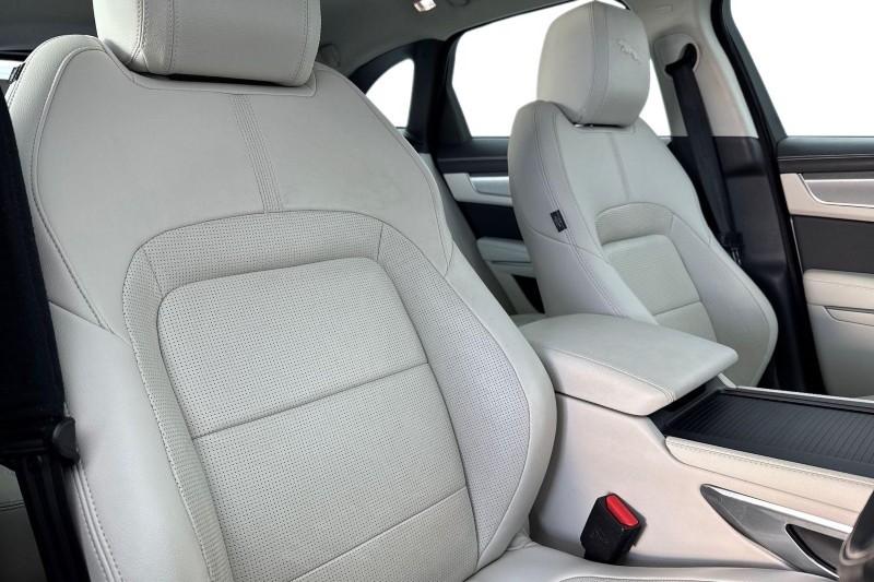 2022 (22) JAGUAR F-PACE 2.0 D200 R-Dynamic SE 5dr Auto AWD 4949691