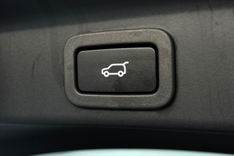 2022 (22) JAGUAR F-PACE 2.0 D200 R-Dynamic SE 5dr Auto AWD 4949701