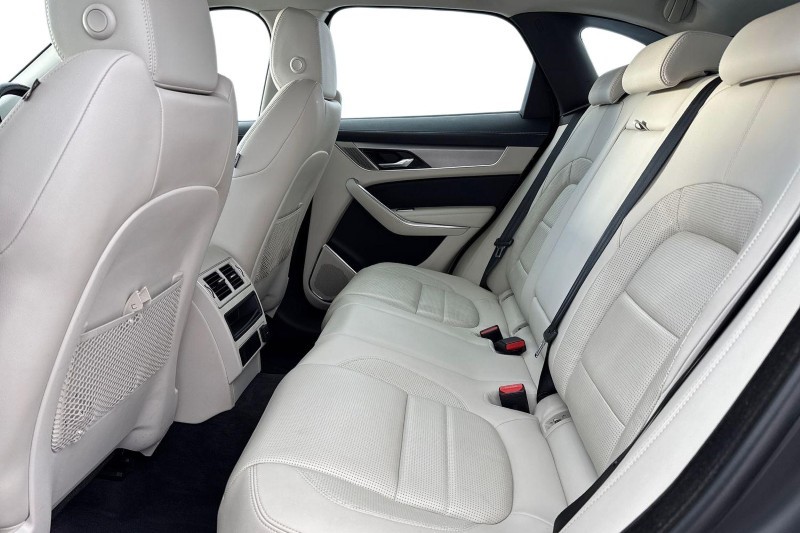 2022 (22) JAGUAR F-PACE 2.0 D200 R-Dynamic SE 5dr Auto AWD 4949670