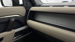 2021 (71) LAND ROVER DEFENDER 3.0 D250 SE 110 5dr Auto 4955872