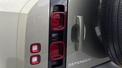 2021 (71) LAND ROVER DEFENDER 3.0 D250 SE 110 5dr Auto 4955840