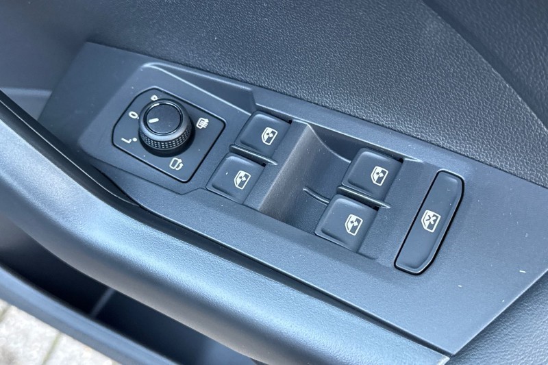  VOLKSWAGEN T-CROSS 1.0 TSI Match 5dr 4786300