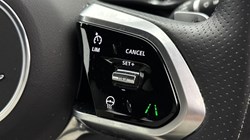 2022 (22) JAGUAR F-PACE 2.0 D200 R-Dynamic SE 5dr Auto AWD 4965572