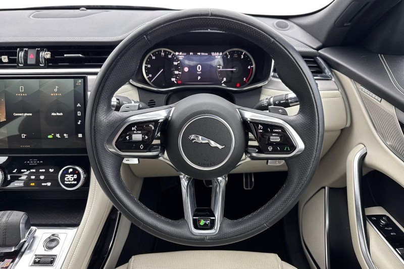 2022 (22) JAGUAR F-PACE 2.0 D200 R-Dynamic SE 5dr Auto AWD 4965560