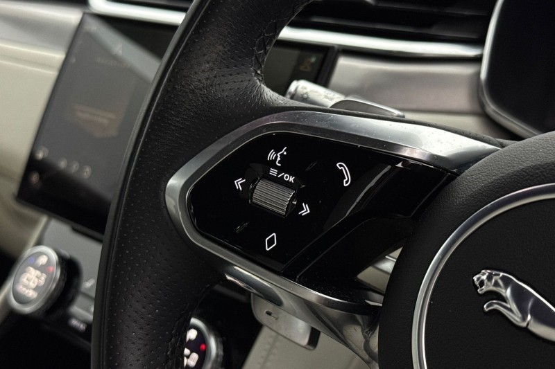 2022 (22) JAGUAR F-PACE 2.0 D200 R-Dynamic SE 5dr Auto AWD 4965571