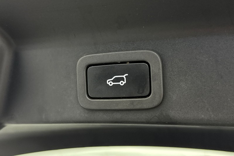 2022 (22) JAGUAR F-PACE 2.0 D200 R-Dynamic SE 5dr Auto AWD 4965580