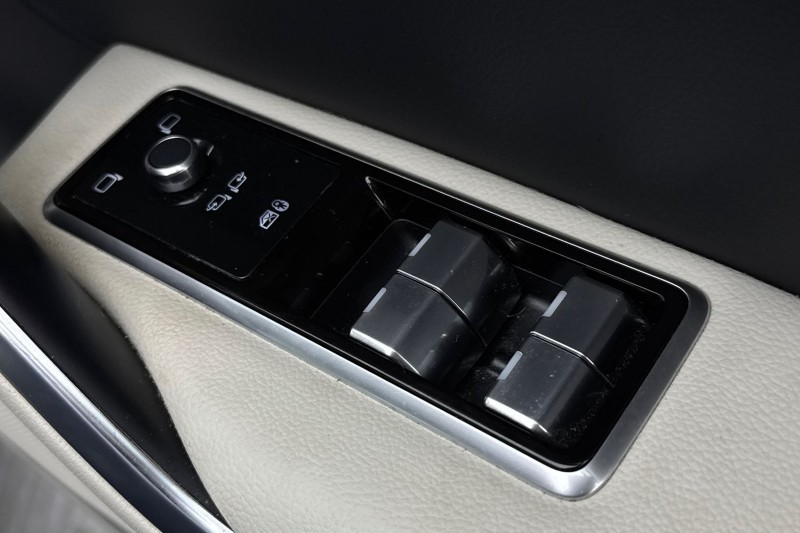 2022 (22) JAGUAR F-PACE 2.0 D200 R-Dynamic SE 5dr Auto AWD 4965567