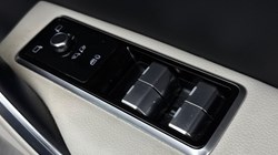 2022 (22) JAGUAR F-PACE 2.0 D200 R-Dynamic SE 5dr Auto AWD 4965567