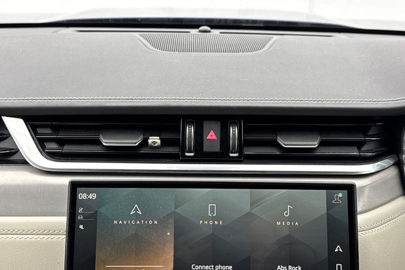 2022 (22) JAGUAR F-PACE 2.0 D200 R-Dynamic SE 5dr Auto AWD 4965577