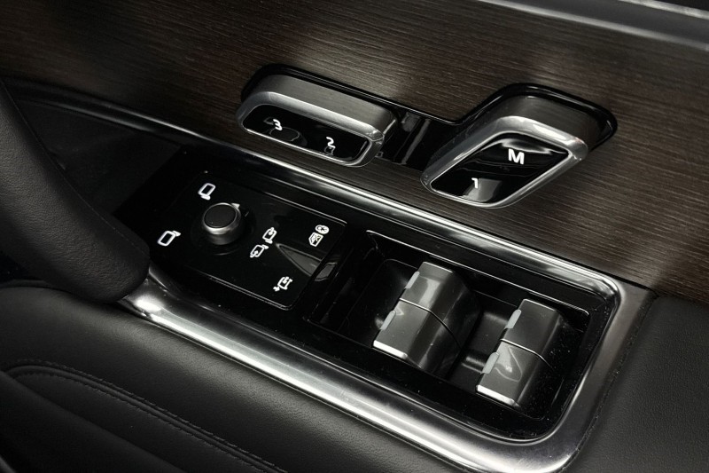 2025 (25) LAND ROVER RANGE ROVER 3.0 P400 SE 4dr Auto 4986588