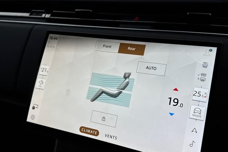 2025 (25) LAND ROVER RANGE ROVER 3.0 P400 SE 4dr Auto 4986617