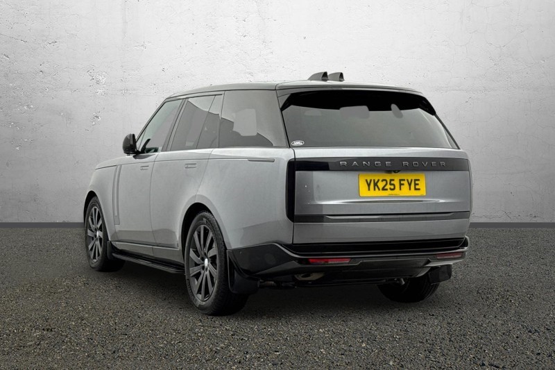 2025 (25) LAND ROVER RANGE ROVER 3.0 P400 SE 4dr Auto