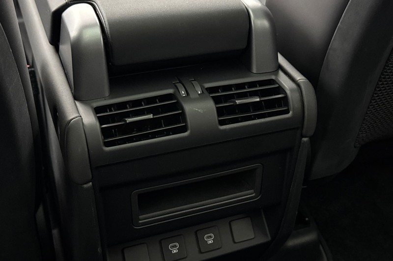 2023 (73) LAND ROVER DEFENDER 3.0 D250 SE 110 5dr Auto 5058542