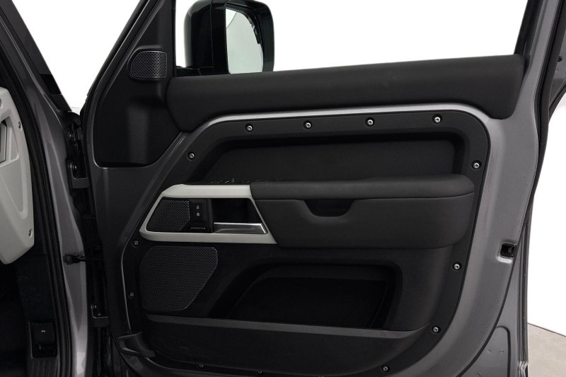 2023 (73) LAND ROVER DEFENDER 3.0 D250 SE 110 5dr Auto 5058547