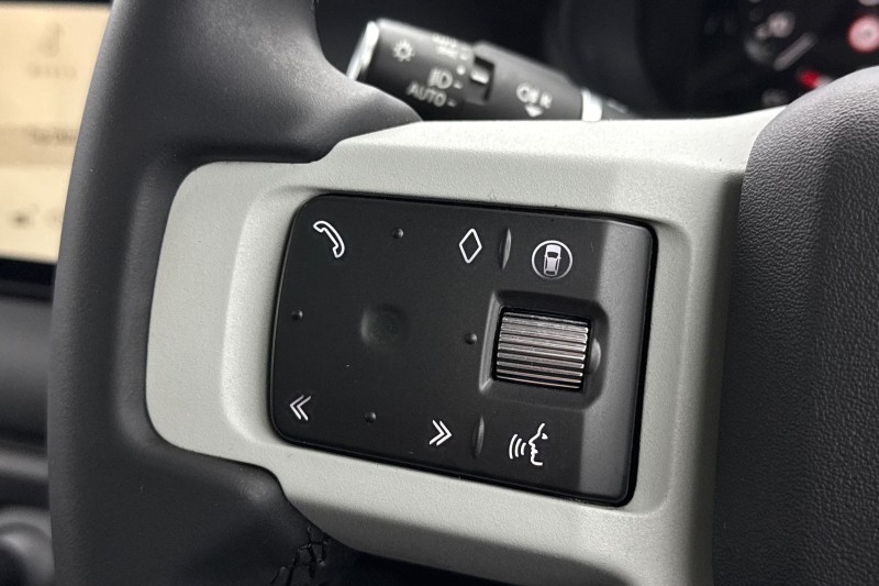 2023 (73) LAND ROVER DEFENDER 3.0 D250 SE 110 5dr Auto 5058552