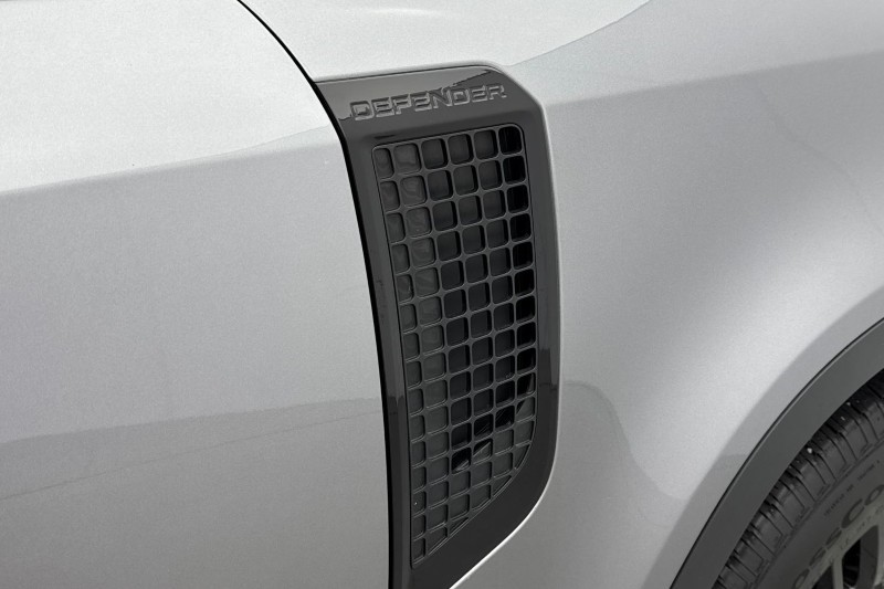 2023 (73) LAND ROVER DEFENDER 3.0 D250 SE 110 5dr Auto 5058544