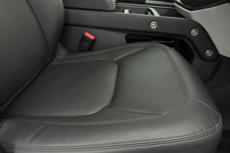 2023 (73) LAND ROVER DEFENDER 3.0 D250 SE 110 5dr Auto 5058550