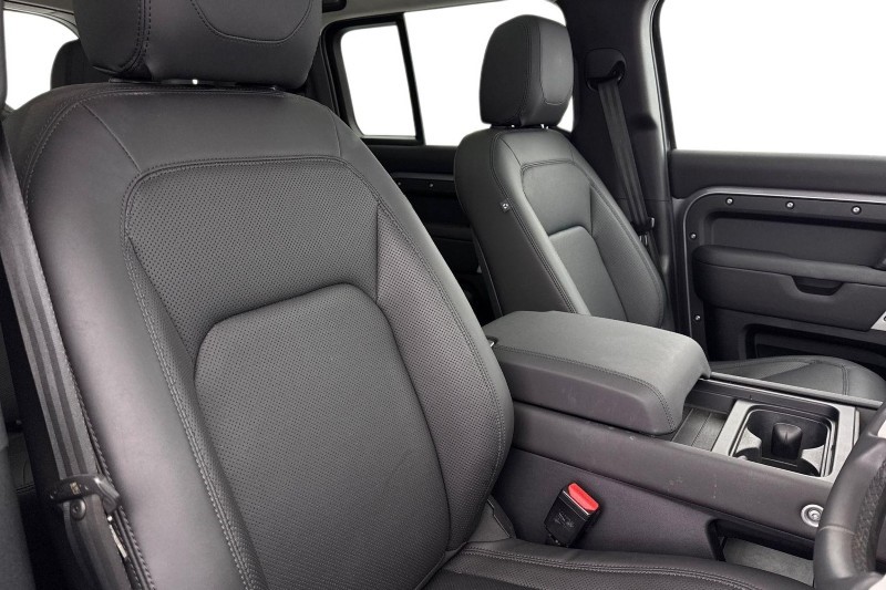 2023 (73) LAND ROVER DEFENDER 3.0 D250 SE 110 5dr Auto 5058551