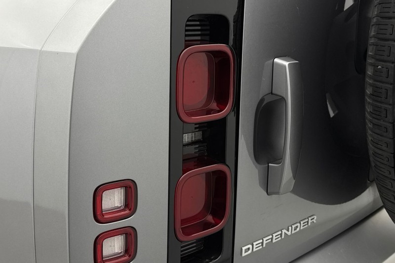 2023 (73) LAND ROVER DEFENDER 3.0 D250 SE 110 5dr Auto 5058543