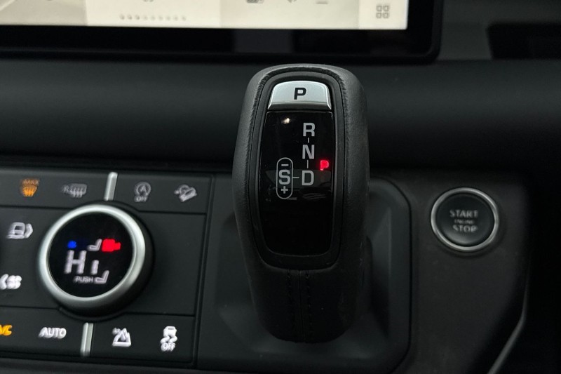 2023 (73) LAND ROVER DEFENDER 3.0 D250 SE 110 5dr Auto 5058537