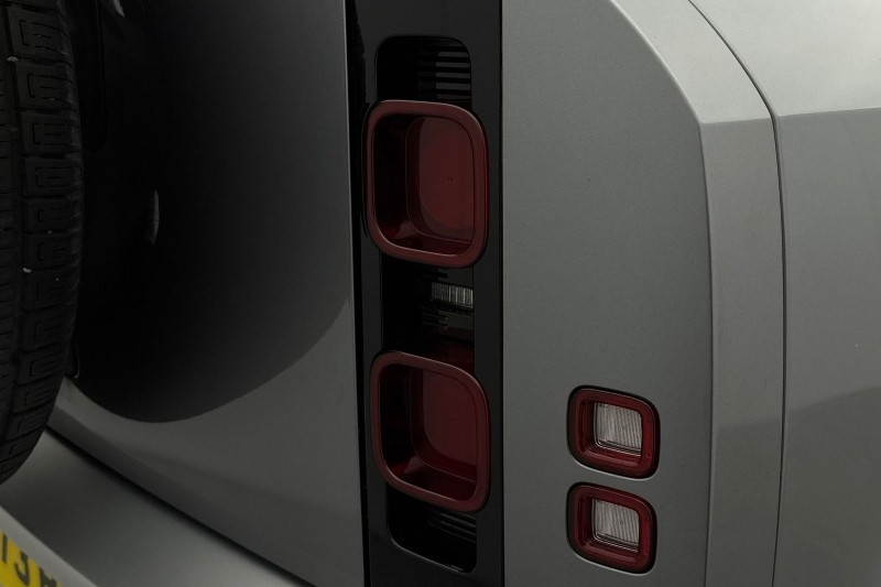 2023 (73) LAND ROVER DEFENDER 3.0 D250 SE 110 5dr Auto 5058567