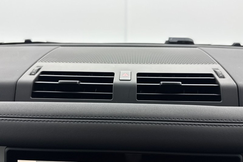 2023 (73) LAND ROVER DEFENDER 3.0 D250 SE 110 5dr Auto 5058558