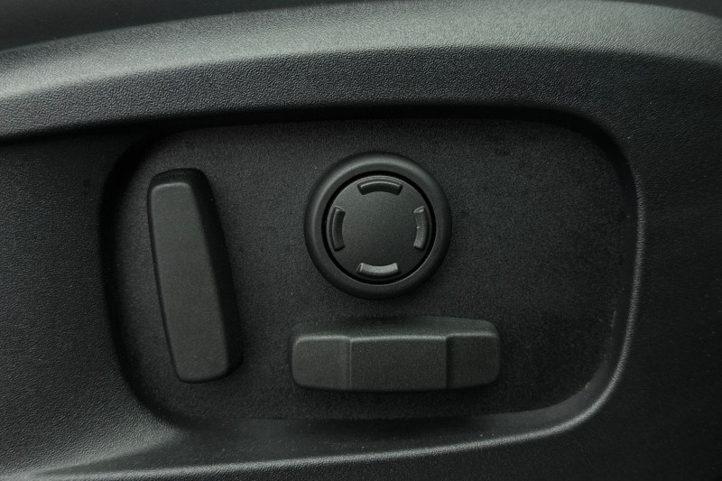 2023 (73) LAND ROVER DEFENDER 3.0 D250 SE 110 5dr Auto 5058549