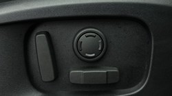 2023 (73) LAND ROVER DEFENDER 3.0 D250 SE 110 5dr Auto 5058549