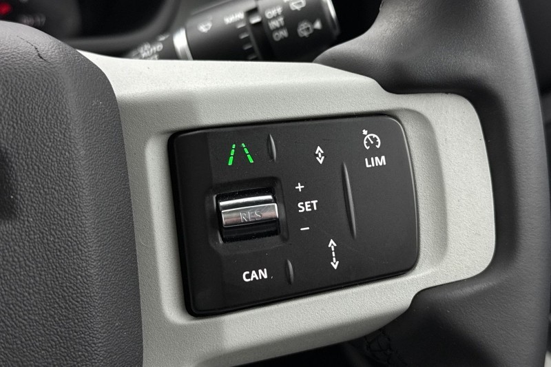 2023 (73) LAND ROVER DEFENDER 3.0 D250 SE 110 5dr Auto 5058553