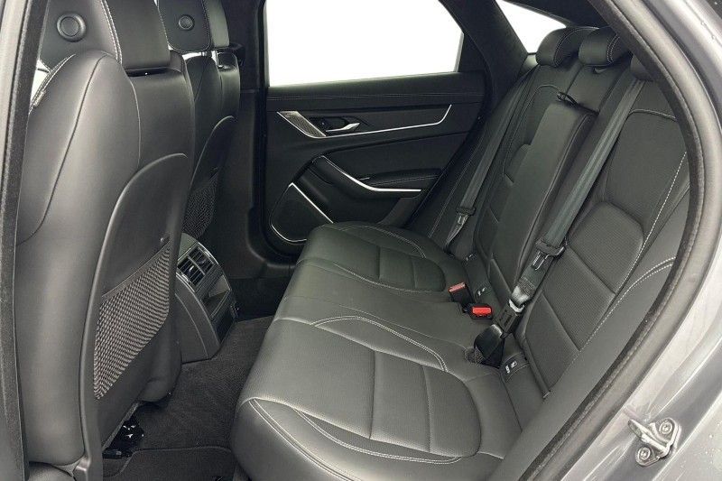 2024 (24) JAGUAR XF 2.0 P250 R-Dynamic HSE Black 4dr Auto 5005035