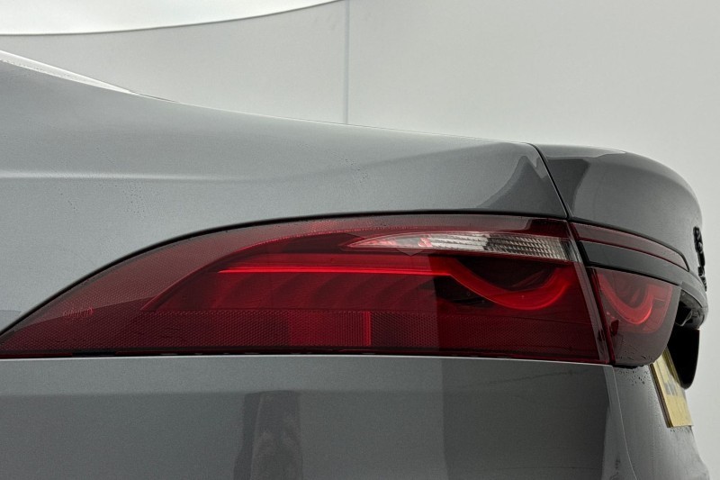 2024 (24) JAGUAR XF 2.0 P250 R-Dynamic HSE Black 4dr Auto 5005050