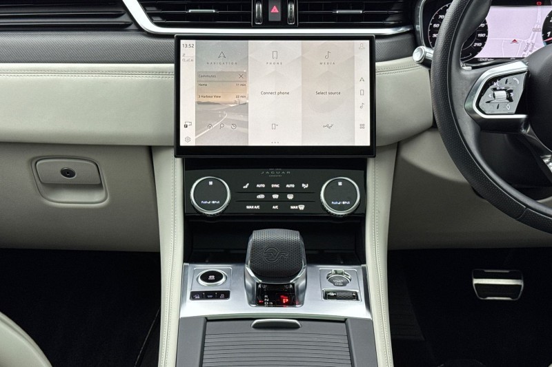 2023 (23) JAGUAR F-PACE 5.0 V8 550 SVR 5dr Auto AWD 4993431