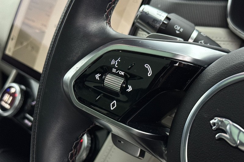 2023 (23) JAGUAR F-PACE 5.0 V8 550 SVR 5dr Auto AWD 4993444