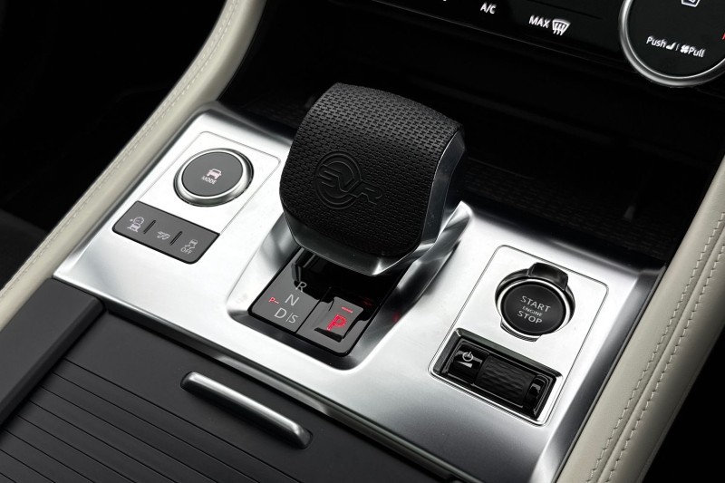 2023 (23) JAGUAR F-PACE 5.0 V8 550 SVR 5dr Auto AWD 4993430