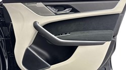 2023 (23) JAGUAR F-PACE 5.0 V8 550 SVR 5dr Auto AWD 4993439